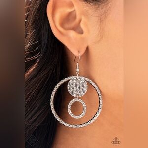❤️‍🔥5/$25❤️‍🔥 Mojave Metal Art Silver Earrings
